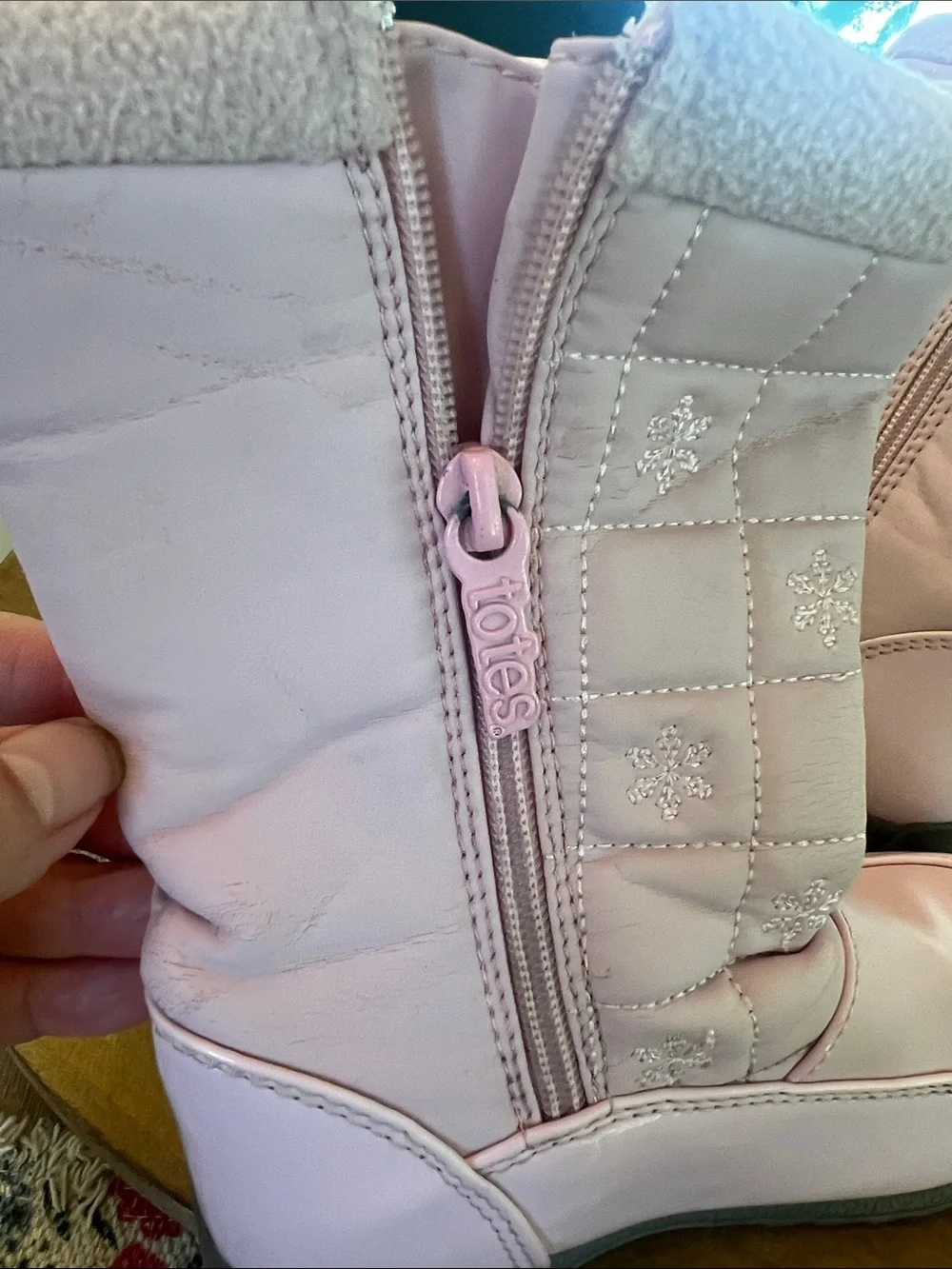 Totes size 11. Girls' Pink Winter Snow Boots - zippered. Few scuffs.